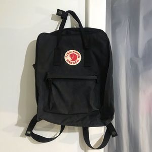 Black Fjallraven Kanken